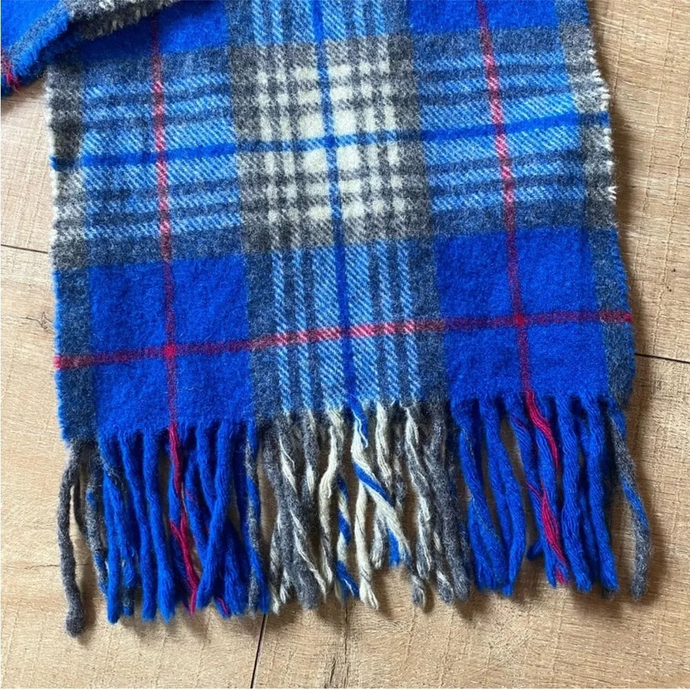 VTG GAP Italian made 100% wool Blue and Gray Plaid Scarf fringe cold weather